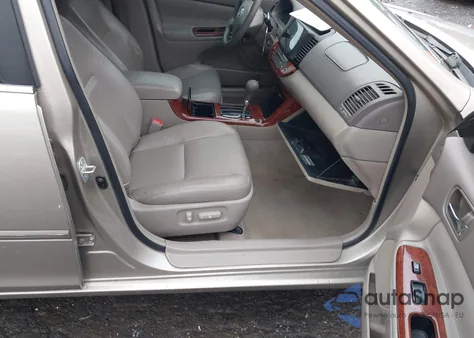 2005 Toyota Camry Xle z USA, uszkodzony, nr VIN 4T1BE32K05U090143